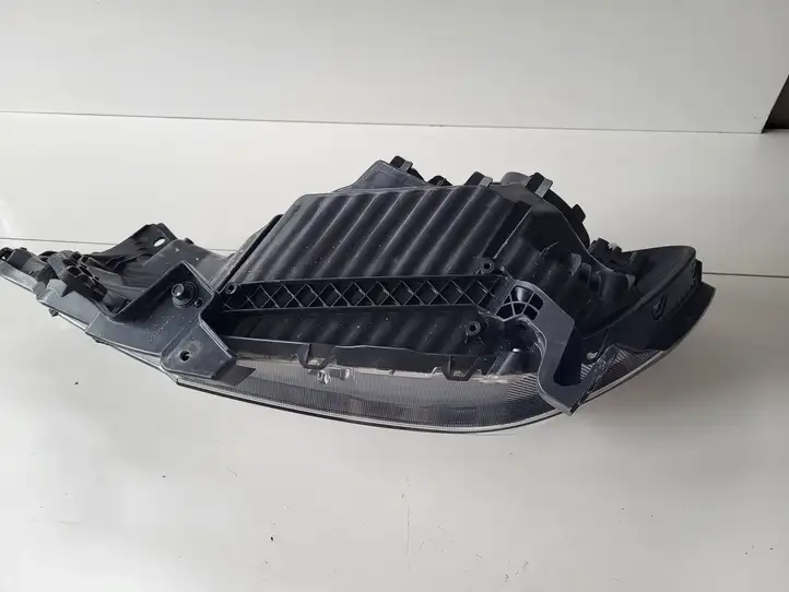 Honda Jazz (2015 - 2020) Передняя фара — фото 2