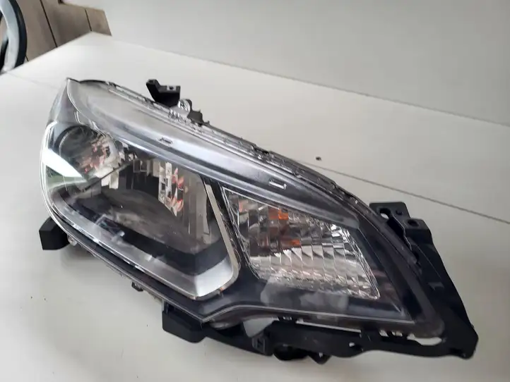 Honda Jazz (2015 - 2020) Передняя фара — фото 6