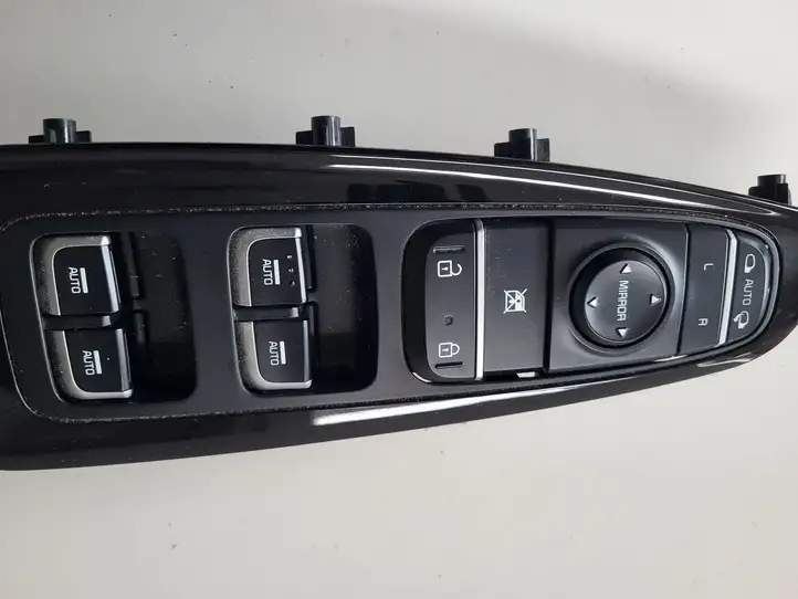 Kia Optima (2015 - 2018) Другие включатели / ручки/ переключатели — фото 9