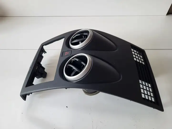 Nissan Qashqai (2010 - 2013) Центральный воздушный дефлектор — фото 8
