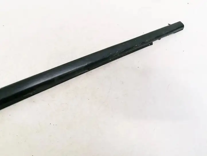 Mazda 5 (2005 - 2010) Накладка стекла передней двери — фото 3