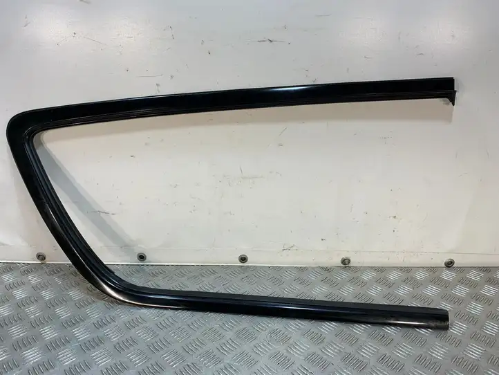 Chrysler Pacifica (2016 - ) 68227296AD Облицовка заднего бокового стекла — фото 1