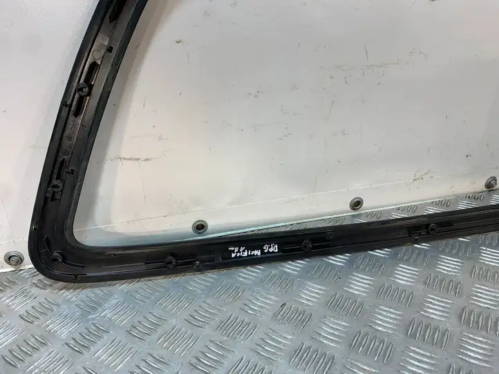 Chrysler Pacifica (2016 - ) 68227296AD Облицовка заднего бокового стекла — фото 10