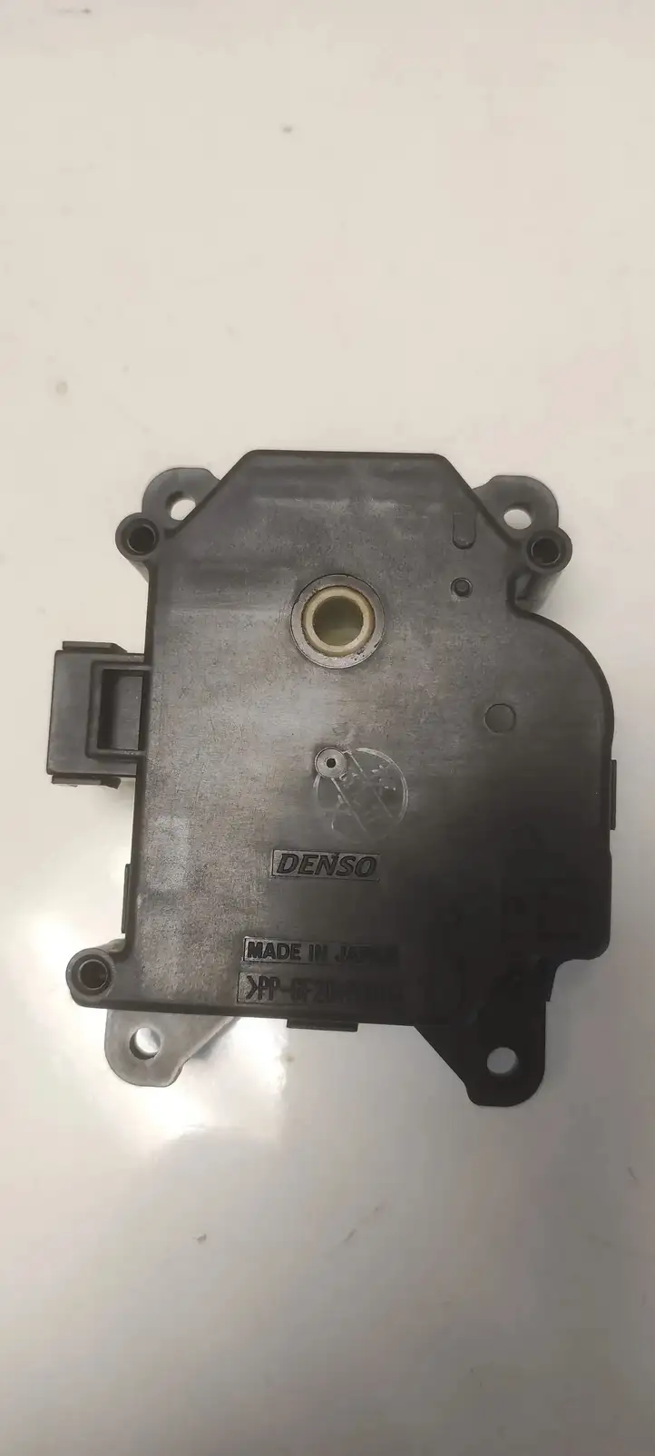 Toyota Corolla Verso E121 (2004 - 2007) 0637007490 Двигатель задвижки потока воздуха — фото 3