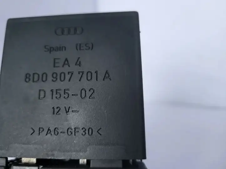 Audi A4 S4 B5 8D (1999 - 2001) 8D0907701A Реле дневных фонарей — фото 2