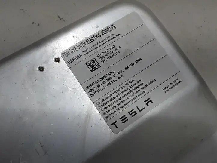 Tesla Model S (2012 - 2016) 1014963 Модуль беспроводной зарядки — фото 3