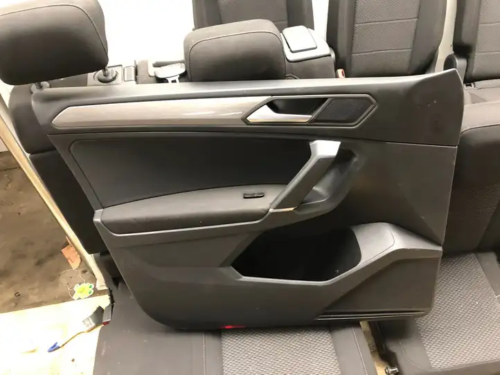 Volkswagen Tiguan Allspace (2017 - ) Комплект салона — фото 17