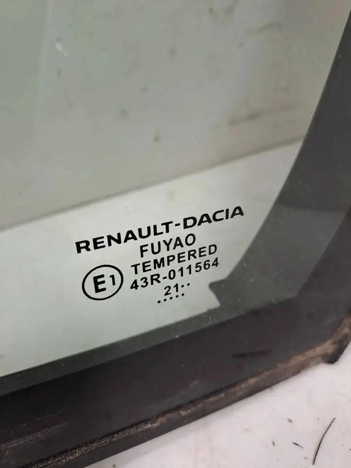 Dacia Sandero III (2016 - ) 822311887R Форточка двери — фото 3