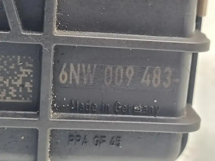 Audi A6 S6 C6 4F (2004 - 2008) 6NW009483 Электропривод турбины — фото 3