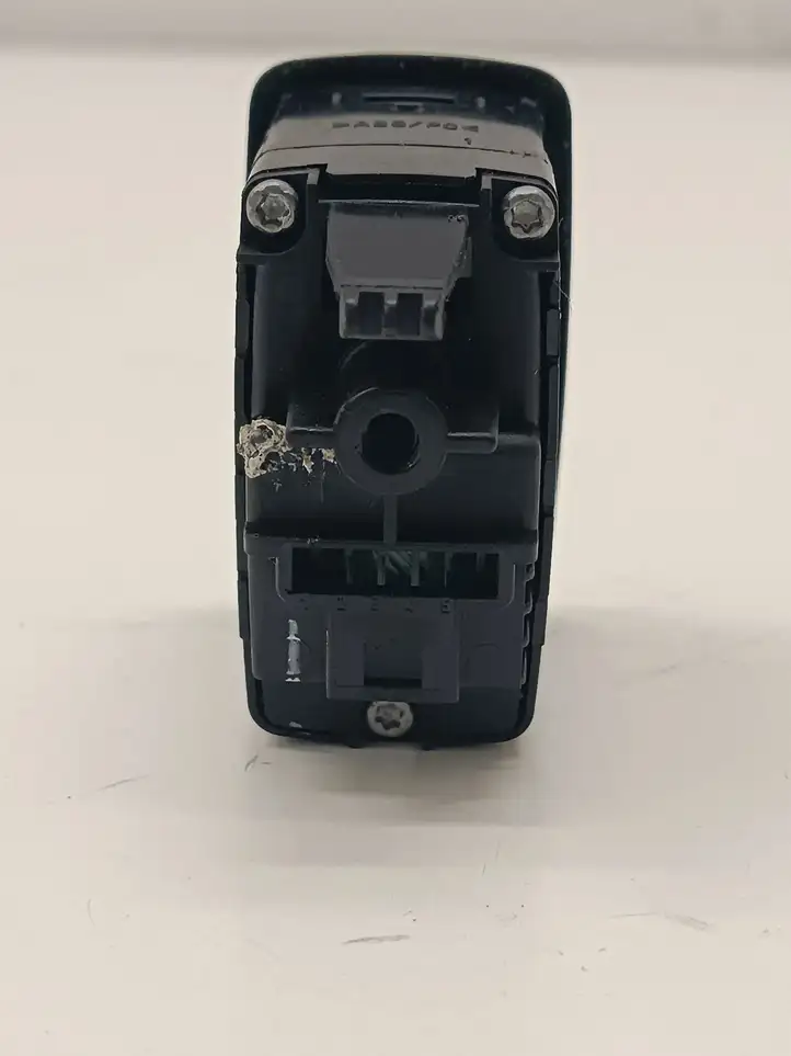 Mercedes-Benz ML W164 (2005 - 2011) A2518706310 Кнопка закрытия багажника — фото 3