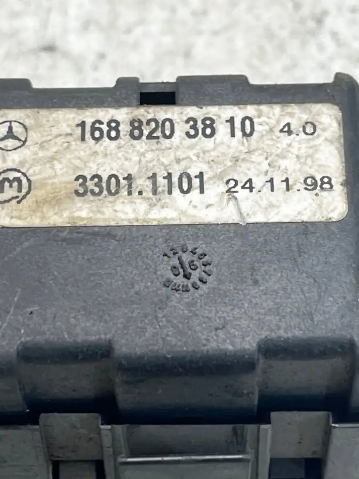Mercedes-Benz A W168 (1997 - 2004) 1688203810 Блок кнопок на панели — фото 3