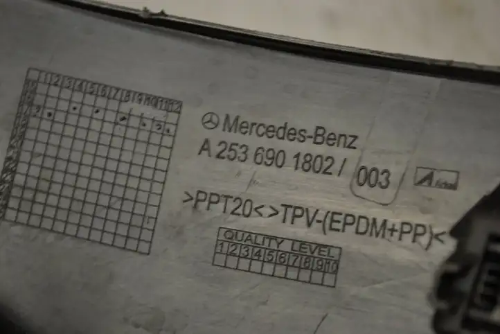 Mercedes-Benz GLC X253/C253 (2015 - ) a2536901802 Прочая отделка багажника — фото 3