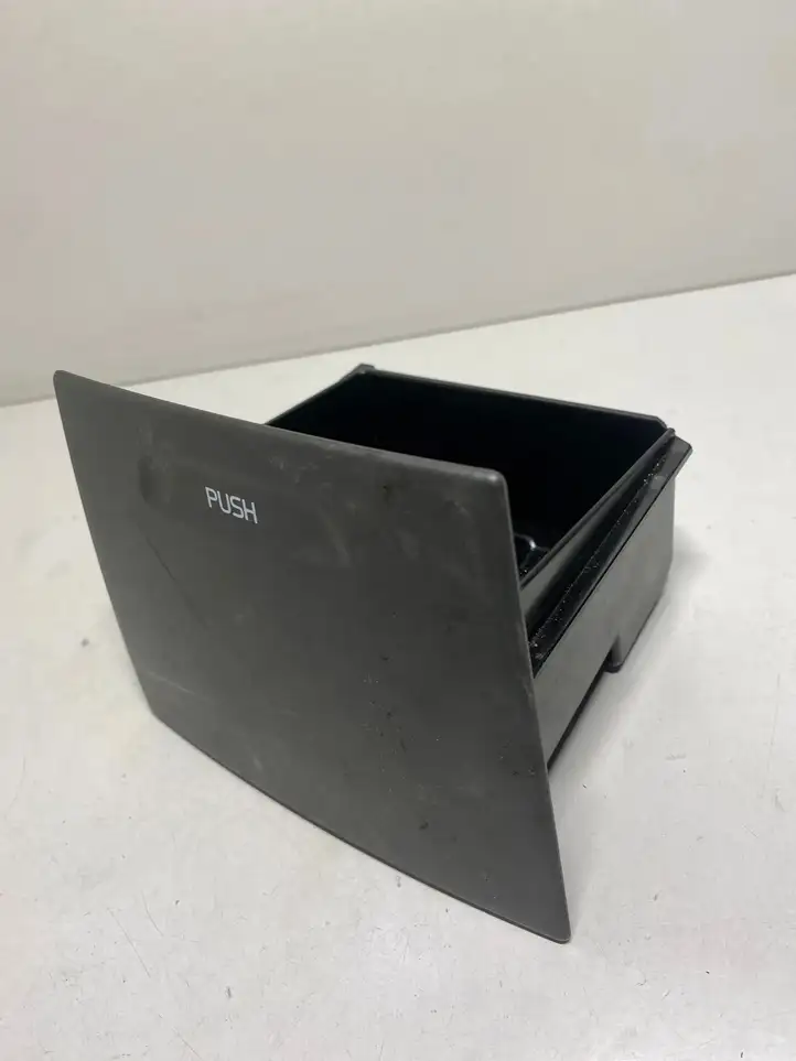Volvo S40, V40 (2000 - 2004) Задняя пепельница — фото 1