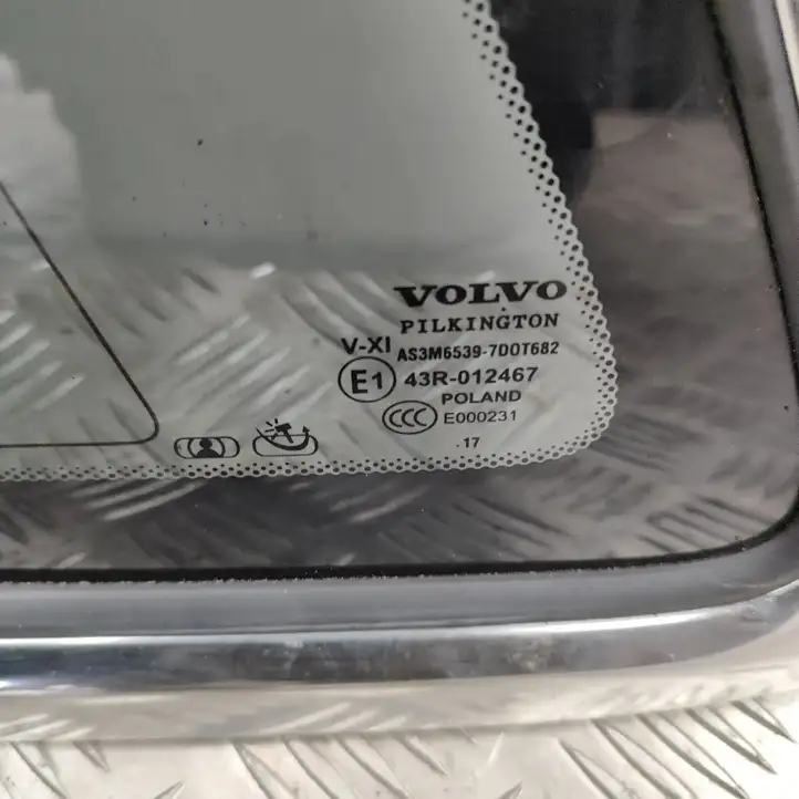 Volvo XC60 (2017 - ) 32244894 Заднее боковое стекло — фото 7