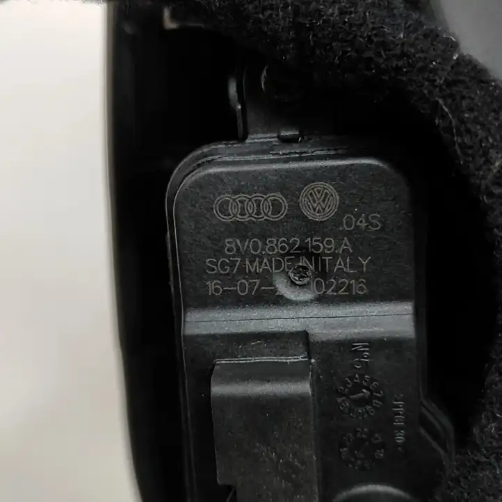 Volkswagen ID.3 (2019 - ) 10A809857C Отделка лючка топливного бака — фото 5