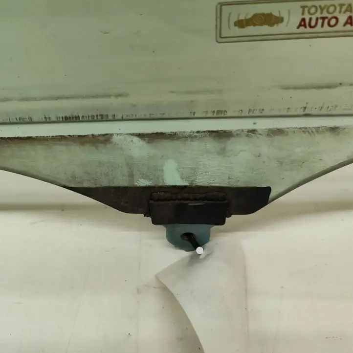 Toyota Land Cruiser (J120) (2002 - 2009) 6810260361 Стекло передней двери — фото 6