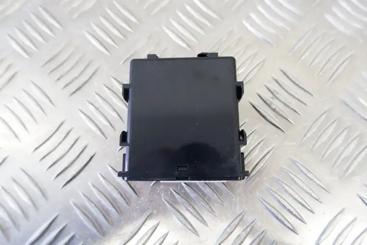 Toyota Yaris XP210 (2020 - ) 85940K0010 Реле стеклоочистителей — фото 2