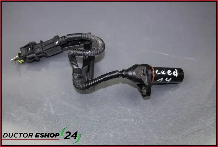 Kia Ceed (2012 - 2015) 391802B000 Датчик коленвала — фото 1