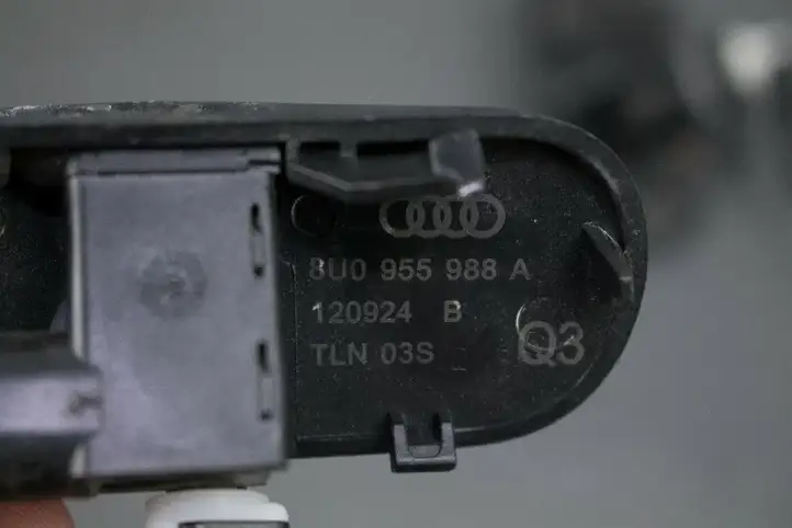 Audi Q3 8U (2011 - 2014) 8U0955988A Форсунка омывателя лобового стекла — фото 4