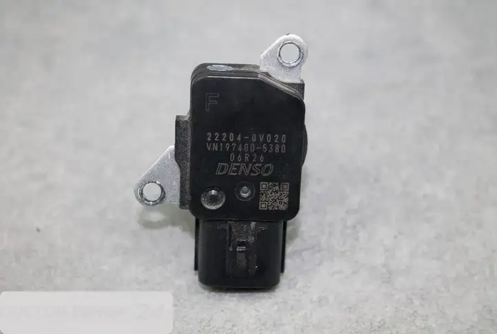 Toyota Yaris (2012 - 2014) 222040V020 Датчик массового расхода воздуха — фото 2