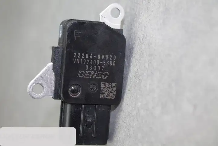 Toyota Yaris (2012 - 2014) 222040V020 Датчик массового расхода воздуха — фото 5