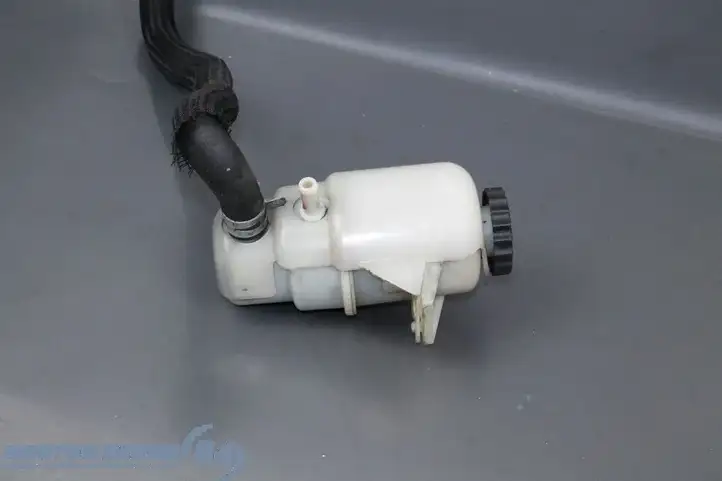 Chrysler Sebring (JS) (2006 - 2010) Бачок тормозной жидкости — фото 5