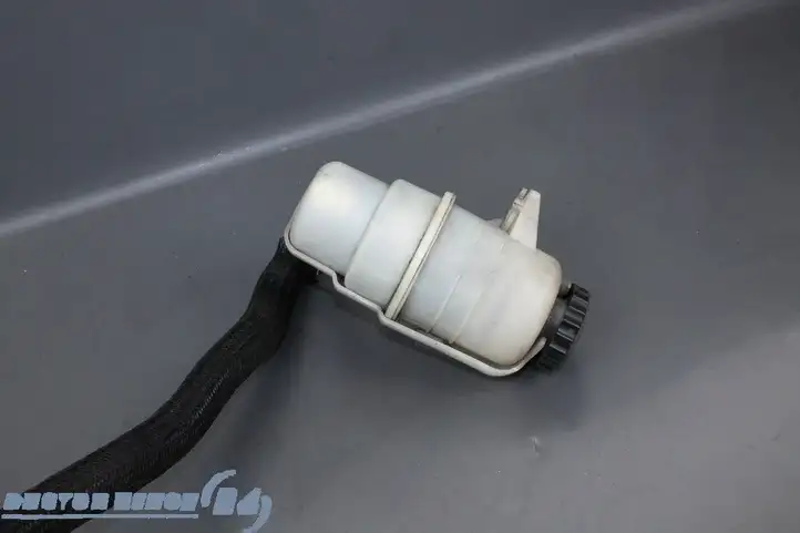 Chrysler Sebring (JS) (2006 - 2010) Бачок тормозной жидкости — фото 7