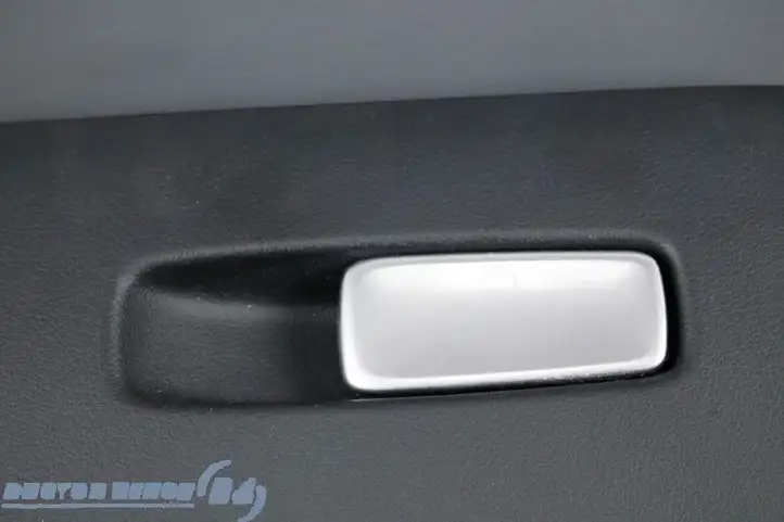 Audi Q3 8U (2011 - 2014) 8U0971679A Крышка бардачка — фото 4