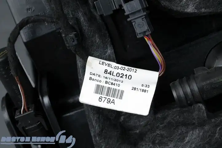 Audi Q3 8U (2011 - 2014) 8U0971679A Крышка бардачка — фото 11