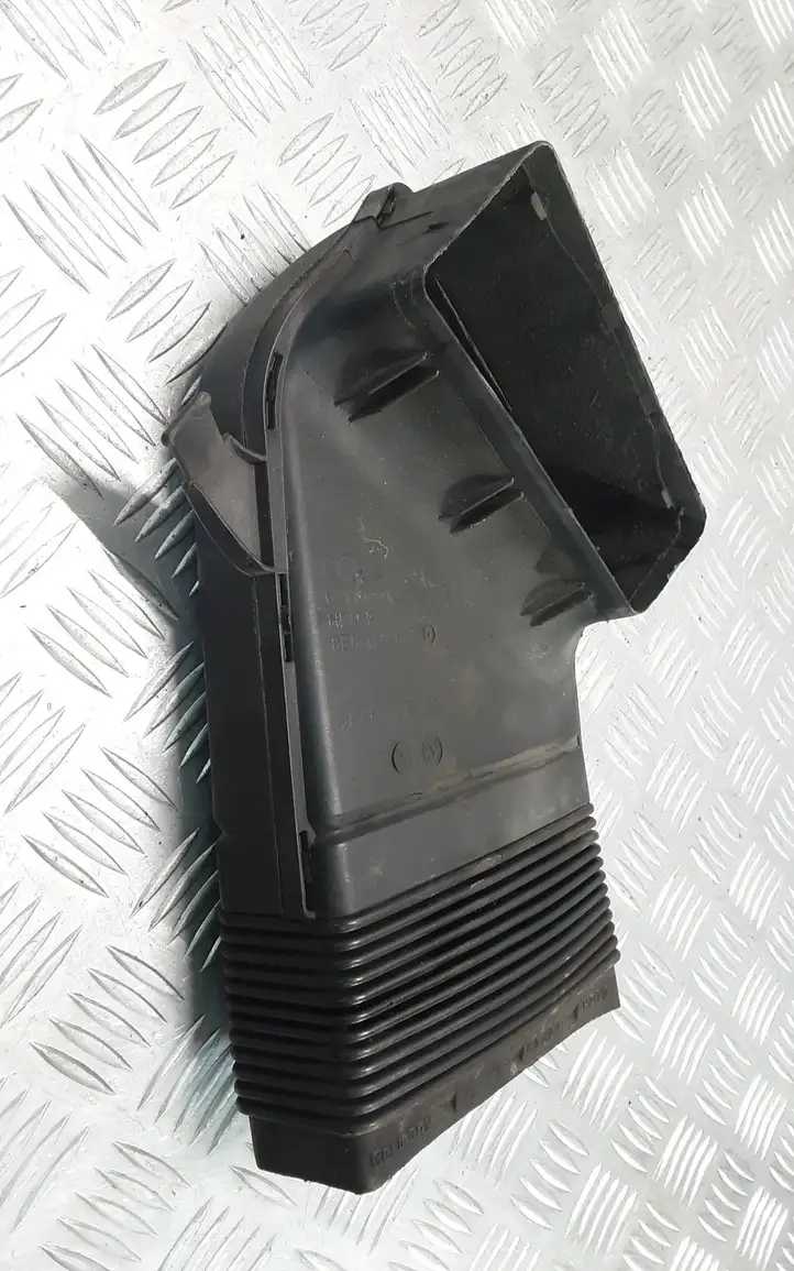 Audi A4 S4 B7 8E 8H (2004 - 2009) 8E0129617D Детали воздухозаборника — фото 1