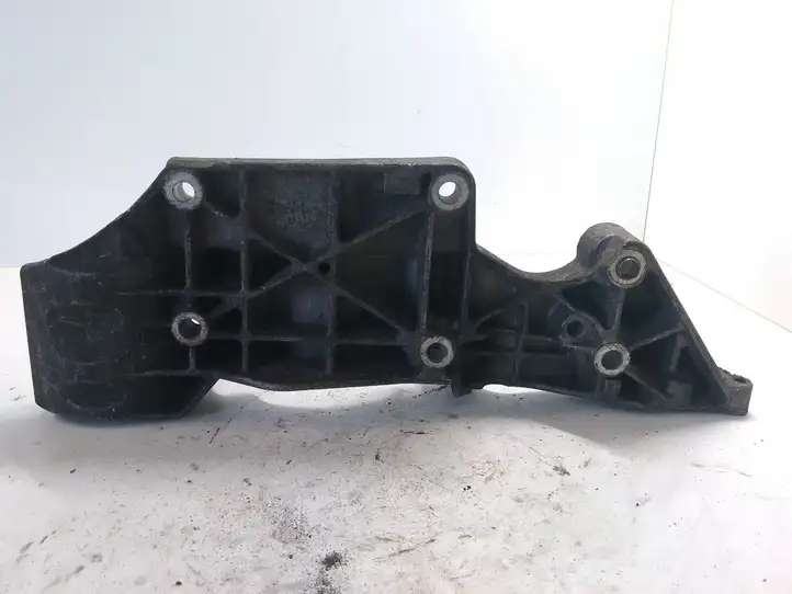 Skoda Octavia Mk1 (1U) (1996 - 2004) 045903143C Кронштейн генератора — фото 2
