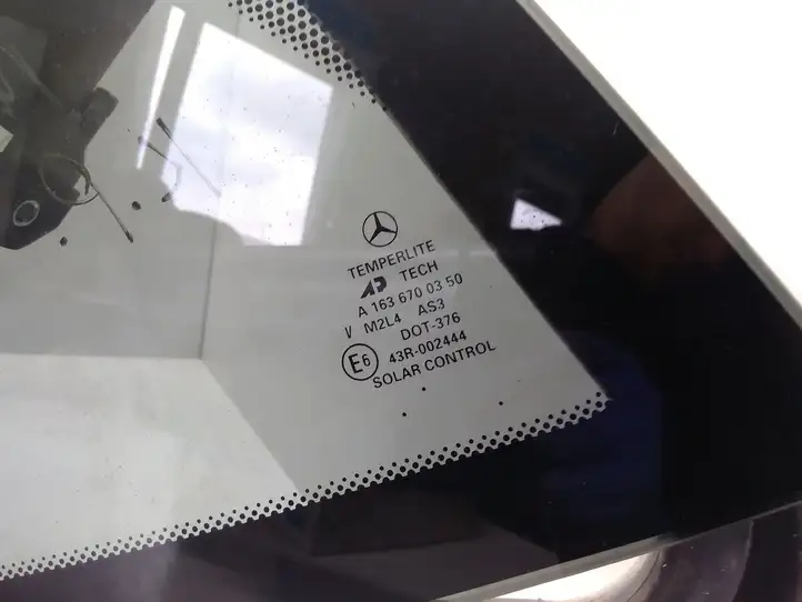 Mercedes-Benz ML W163 (1997 - 2005) A1638201342 Заднее боковое стекло — фото 2