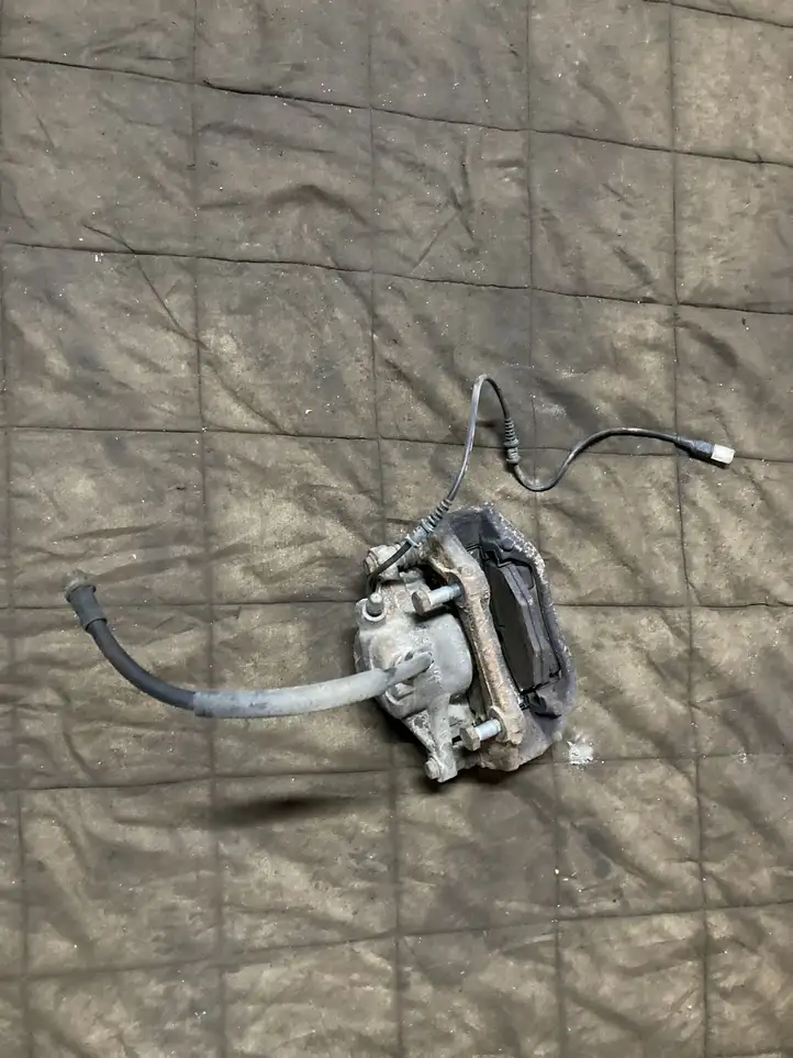 Mercedes-Benz E W211 (2002 - 2009) Тормозной суппорт передний — фото 1