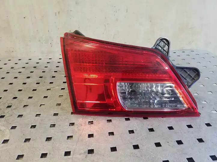 Subaru Outback (2009 - 2014) 13220072 Задний фонарь в крышке багажника — фото 1