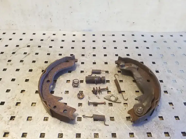 Subaru Outback (2009 - 2014) Колодки ручного тормоза — фото 2