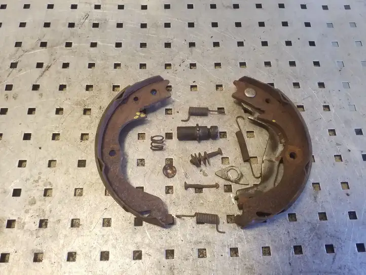 Subaru Outback (2009 - 2014) Колодки ручного тормоза — фото 3