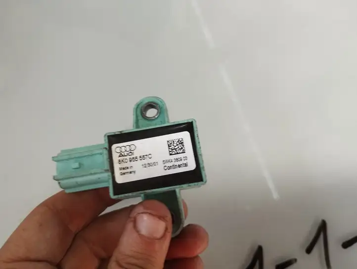 Audi A4 S4 B8 8K (2011 - 2015) 8K0955557C Датчик удара SRS — фото 2