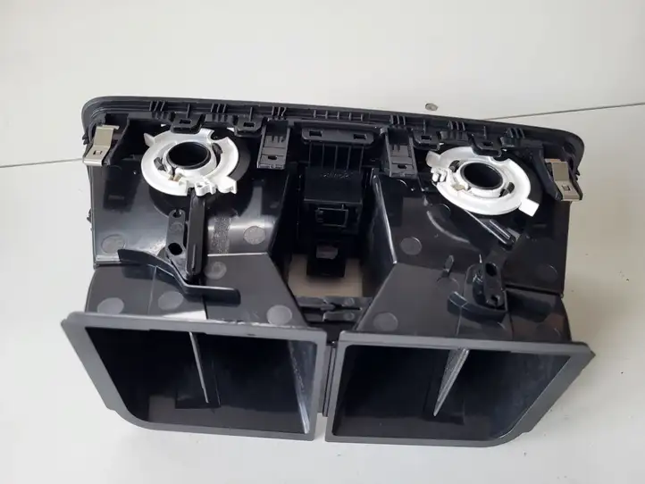 Skoda Yeti (5L) (2013 - 2018) Центральный воздушный дефлектор — фото 4