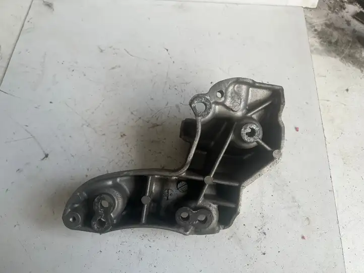 Ford Fusion (2006 - 2012) 9641715580 Кронштейн генератора — фото 1