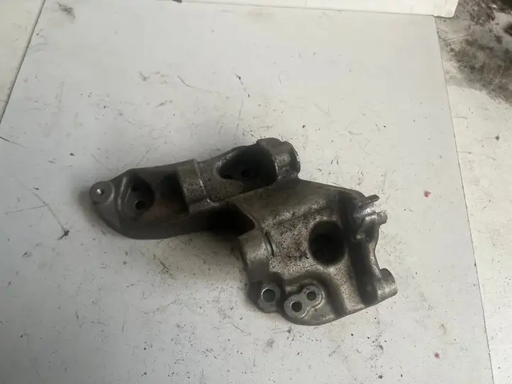 Ford Fusion (2006 - 2012) 9641715580 Кронштейн генератора — фото 2