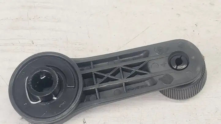Kia Venga (2010 - 2014) 826301M000 Ручка стеклоподъемника — фото 2