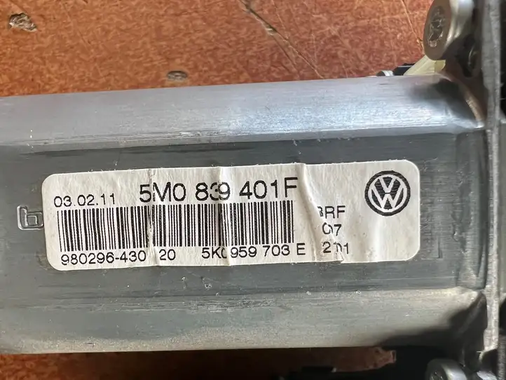 Volkswagen Golf Plus (2008 - 2014) 5M0839401F Стеклоподъемник задней двери — фото 3