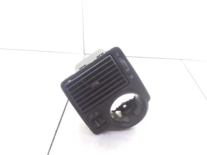 Volkswagen Golf IV (1998 - 2005) 1J1815715A Боковой воздушный дефлектор — фото 1