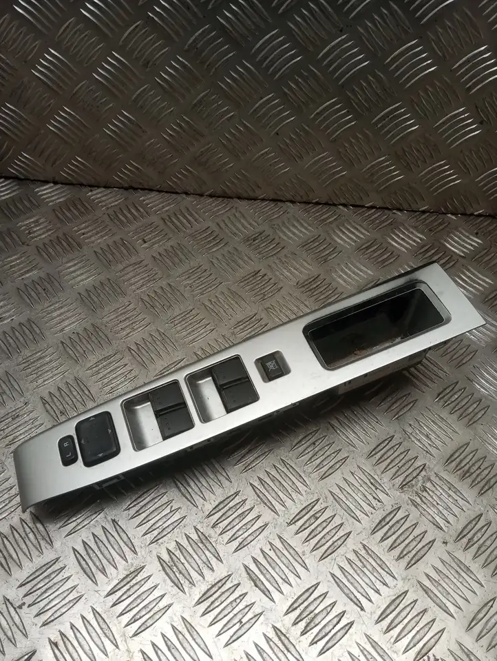 Mazda 5 (2005 - 2010) 8973065751 Кнопка стеклоподъемников — фото 1