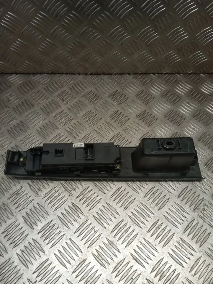Mazda 5 (2005 - 2010) 8973065751 Кнопка стеклоподъемников — фото 3