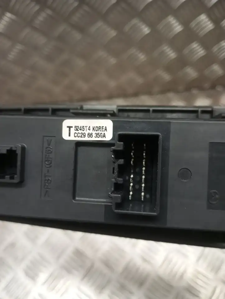 Mazda 5 (2005 - 2010) 8973065751 Кнопка стеклоподъемников — фото 4