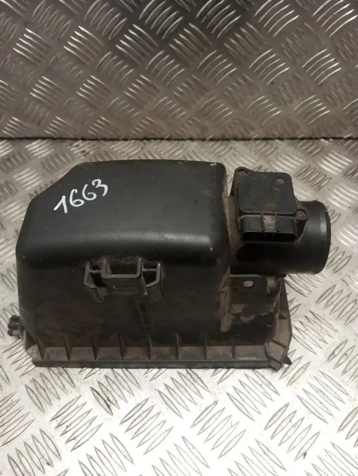 Toyota Yaris (1999 - 2003) 2220422010 Датчик массового расхода воздуха — фото 1