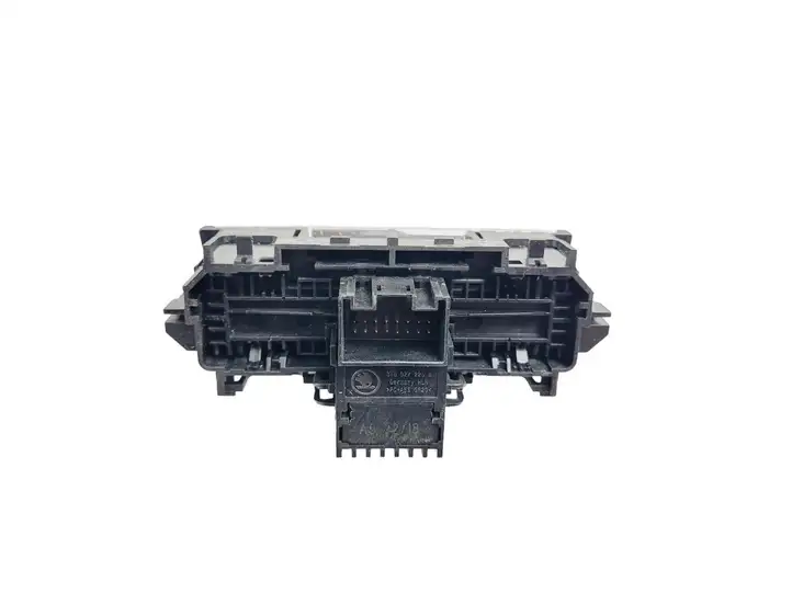 Skoda Superb B8 (3V) (2015 - 2023) 3V0927225B Кнопка ручного тормоза — фото 2
