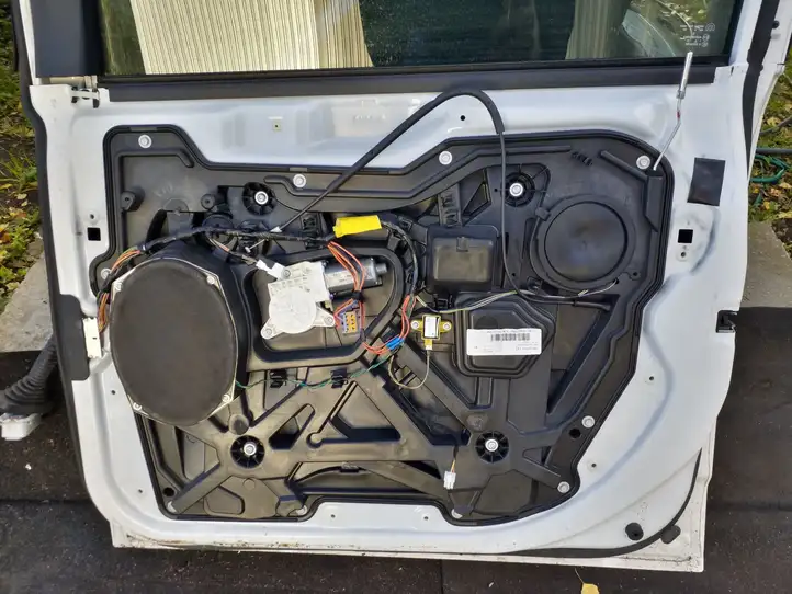 Chrysler Town & Country V (2010 - 2016) Дверь — фото 2