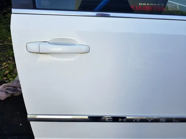 Chrysler Town & Country V (2010 - 2016) Дверь — фото 7